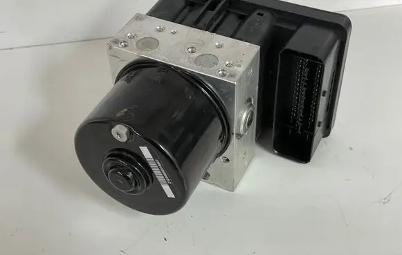 BMW 1 E81 E87 ABS Pump 6789301