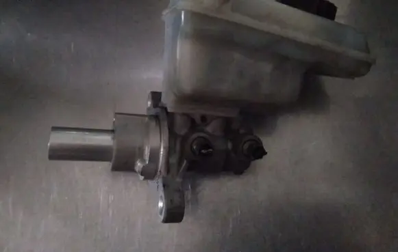 Master brake cylinder