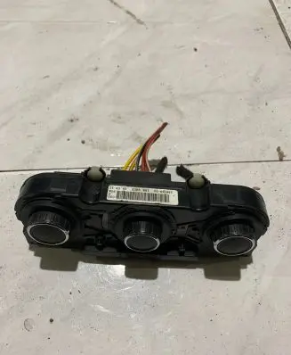Skoda Octavia Mk2 (1Z) Climate control unit 15B9002 16875950