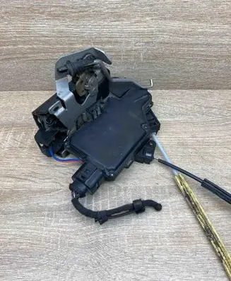 Audi A6 S6 C5 4B Rear door lock VWDoorlock 1J0973714 WithLinkage