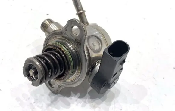 Volkswagen T-Roc Fuel injection high pressure pump 05E127027L