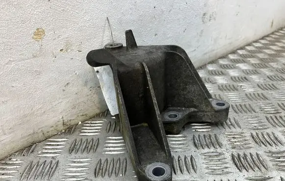 Opel Insignia A Engine mounting bracket 13228285