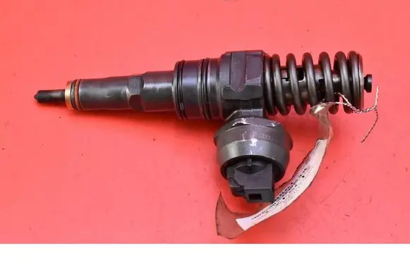 Volkswagen Golf IV Fuel injector 038130073AJ