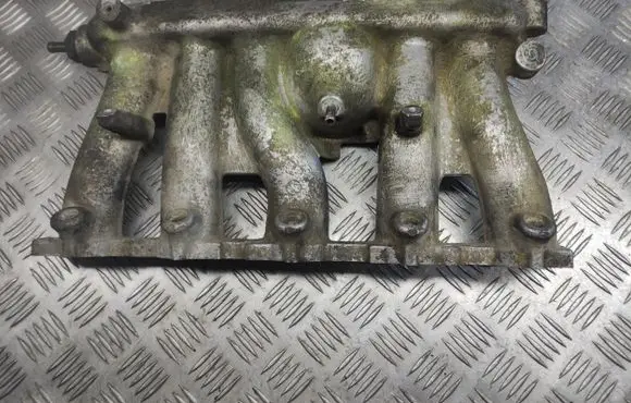 Volvo XC70 Intake manifold 09447005