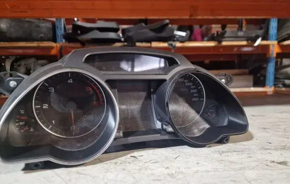 Audi A5 8T 8F Speedometer (instrument cluster) 8T0920931M