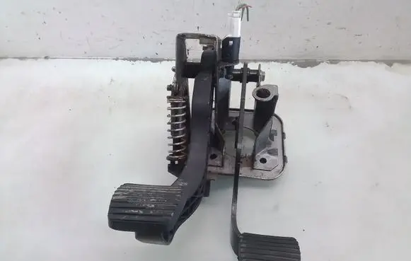 Peugeot 206 CC Pedal assembly 