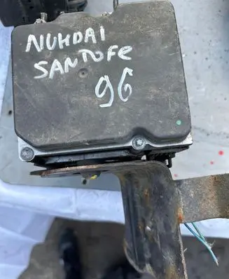 Hyundai Santa Fe ABS Pump V0K0A1