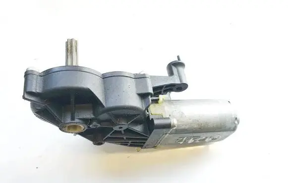 Mercedes-Benz ML W164 Seat adjustment motor 0390203213 82064808-4