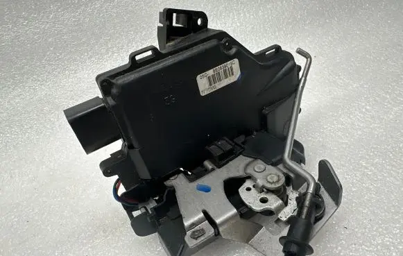 Audi A4 S4 B6 8E 8H Rear door lock 8E0839015C