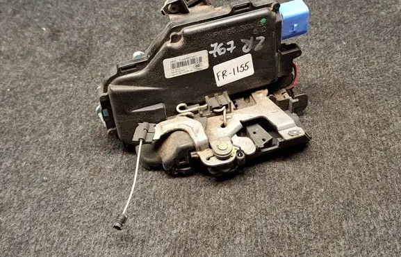 Porsche Cayenne (9PA) Rear door lock 7L0839016D