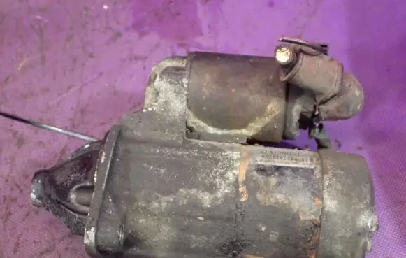 Mitsubishi Carisma Starter motor M000T81284