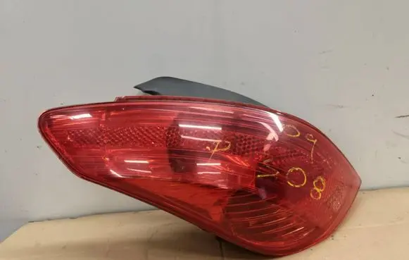 Peugeot 308 Rear/tail lights 9680425980