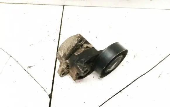 KIA Carnival Generator/alternator belt tensioner