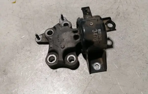 Buick Encore I Engine mount bracket 95273476