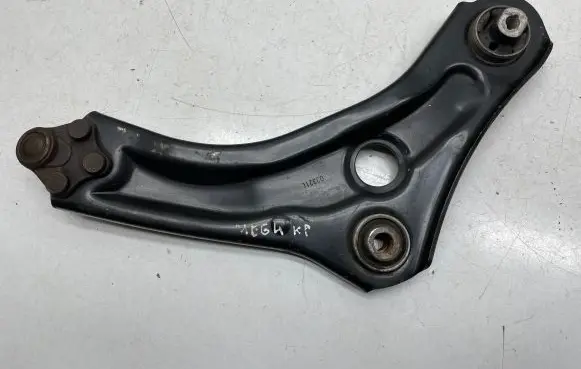 Renault Megane IV Front lower control arm/wishbone 03321L