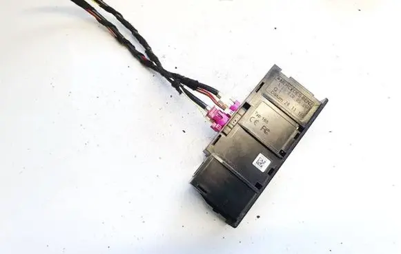 Mercedes-Benz E W212 USB socket connector a2058200526