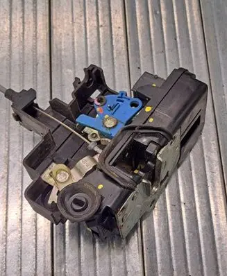 Opel Antara Rear door lock