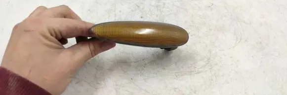Front fender indicator light