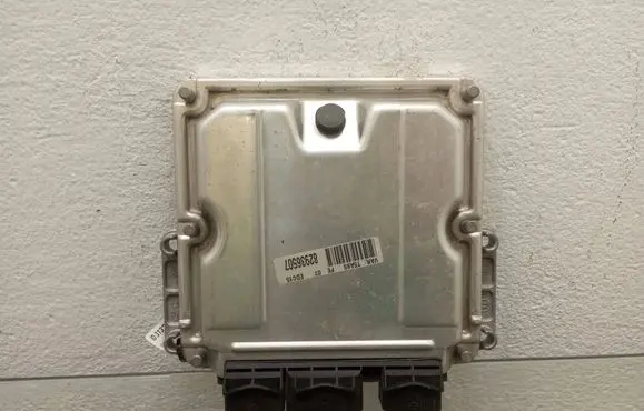 Peugeot 307 Engine control unit/module 9647472780 0281011081 9646850580