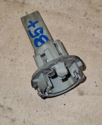 Volkswagen PASSAT B5.5 Tail light bulb cover holder 3B9945235