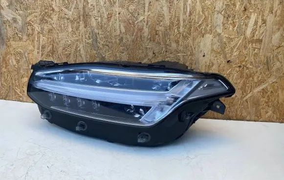 Volvo XC90 Headlight/headlamp 32228304 89912599 1907025495