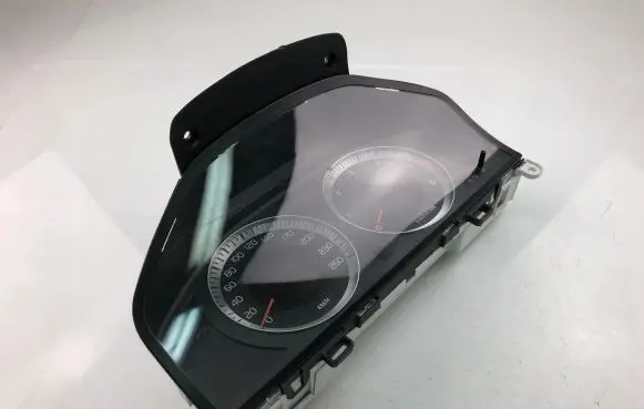 Volvo V70 Speedometer (instrument cluster) 31270367AA