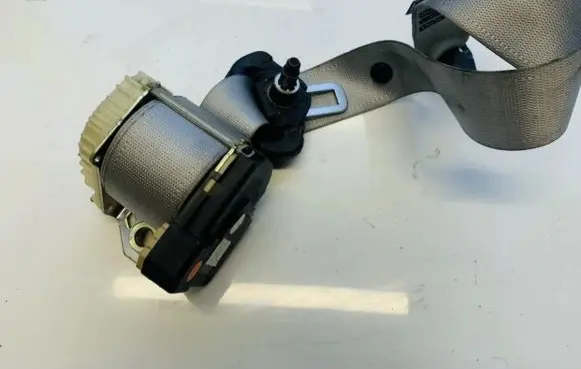 Opel Corsa C Rear seatbelt 13128804n 13122395f