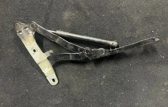 Chevrolet Camaro Tailgate/trunk/boot hinge 23367130
