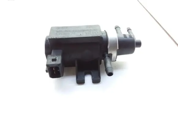 Volkswagen PASSAT B5 Brake central valve 99T343 1H0906627