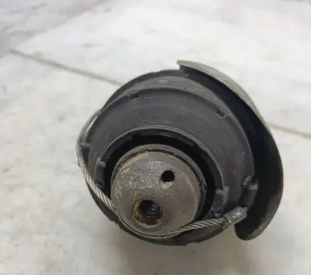 Volvo S60 Engine mount bracket 8683293