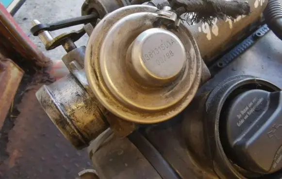 Volkswagen Golf IV EGR valve 038131501a