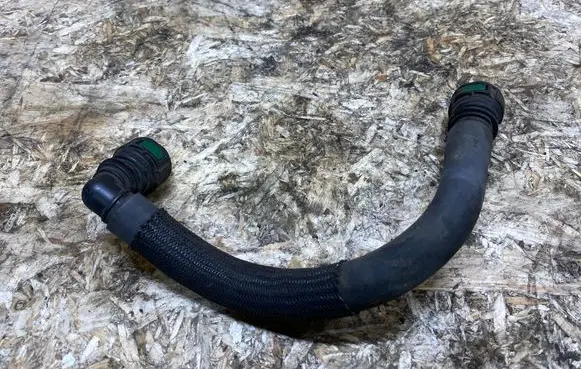 Engine coolant pipe/hose