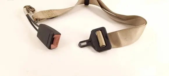 Middle seatbelt buckle (rear)