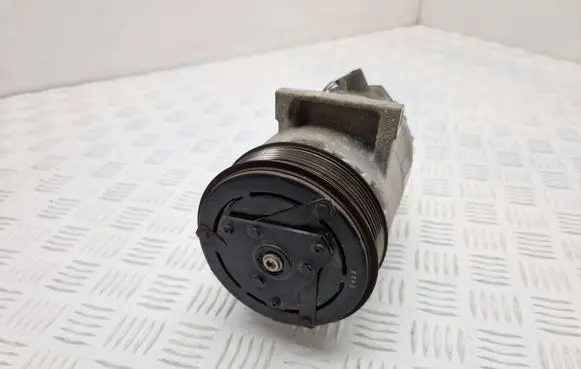 Renault Captur Air conditioning (A/C) compressor (pump) 926000217R 6062899392 Z0012607E