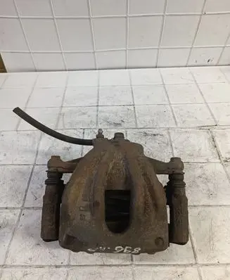 Toyota Corolla Verso AR10 Front brake caliper