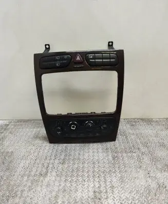 Mercedes-Benz C W203 Radio/GPS head unit trim A2036804639 13061101