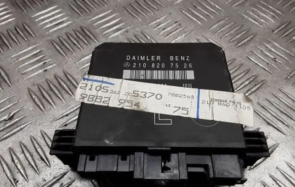 Mercedes-Benz E W210 Door control unit/module 2108207526
