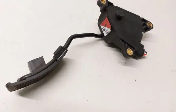 Nissan Qashqai Accelerator throttle pedal 0689A00038