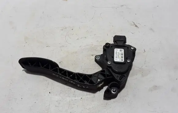 Opel Movano B Accelerator throttle pedal 8200672369