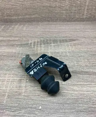 Nissan Primera Front door sensor 9570002 10H9