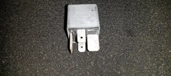 Audi A4 S4 B5 8D Other relay 8d0951253 v23134-j52-x300