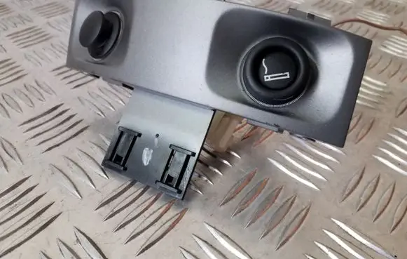 BMW 7 E65 E66 Cigarette lighter rear 7002402