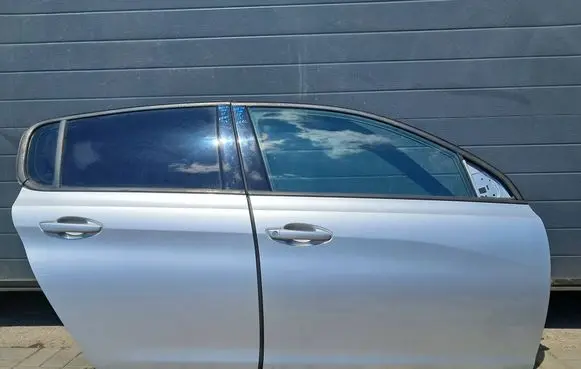 Peugeot 308 Front door