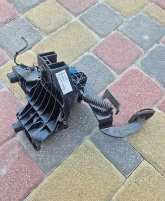 Renault Trafic III (X82) Clutch pedal 465033911R 81007095 93459472