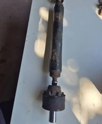 Mitsubishi Pajero Rear driveshaft/prop shaft MR498