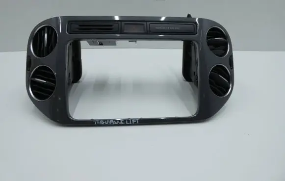 Volkswagen Tiguan Radio/GPS head unit trim 5N0858069J