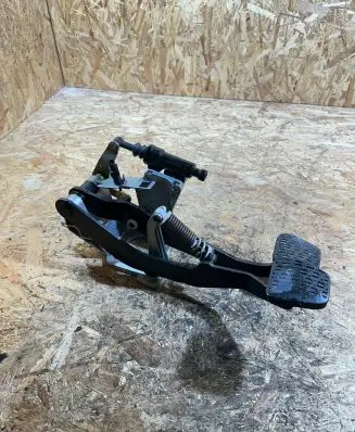Mercedes-Benz C W204 Brake pedal A2042901002 PP204290231 10119002332