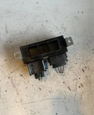 Renault Master III Glow plug pre-heat relay 8200558438