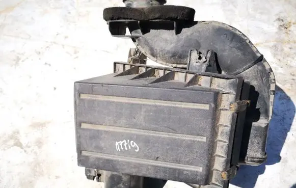Nissan Pathfinder R51 Air filter box nissanec00a