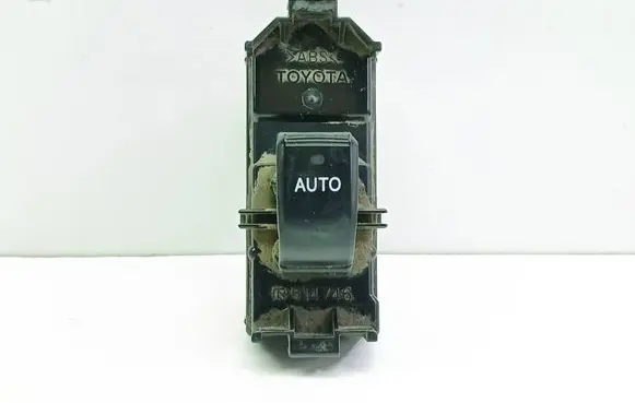 Toyota Avensis Verso Electric window control switch 8403044020